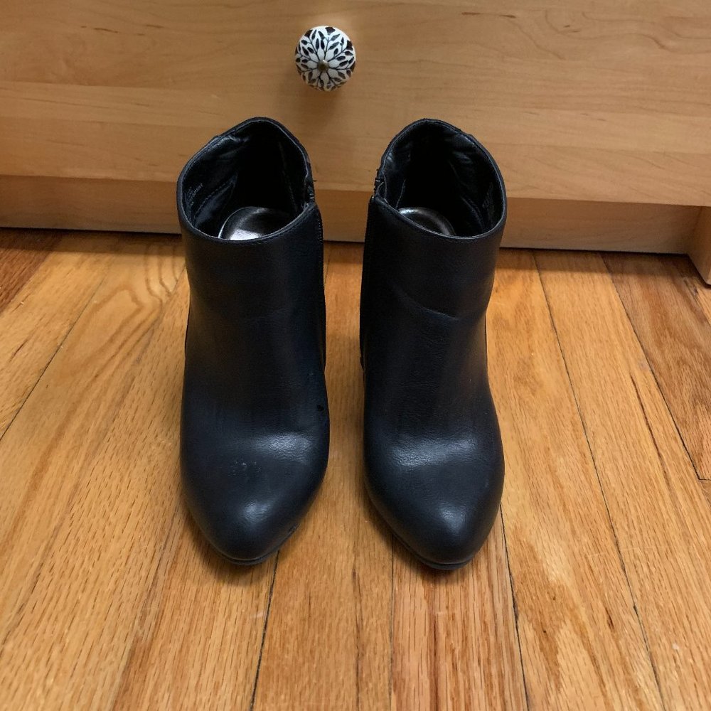 Steve Madden 6.5 Wedge Bootie